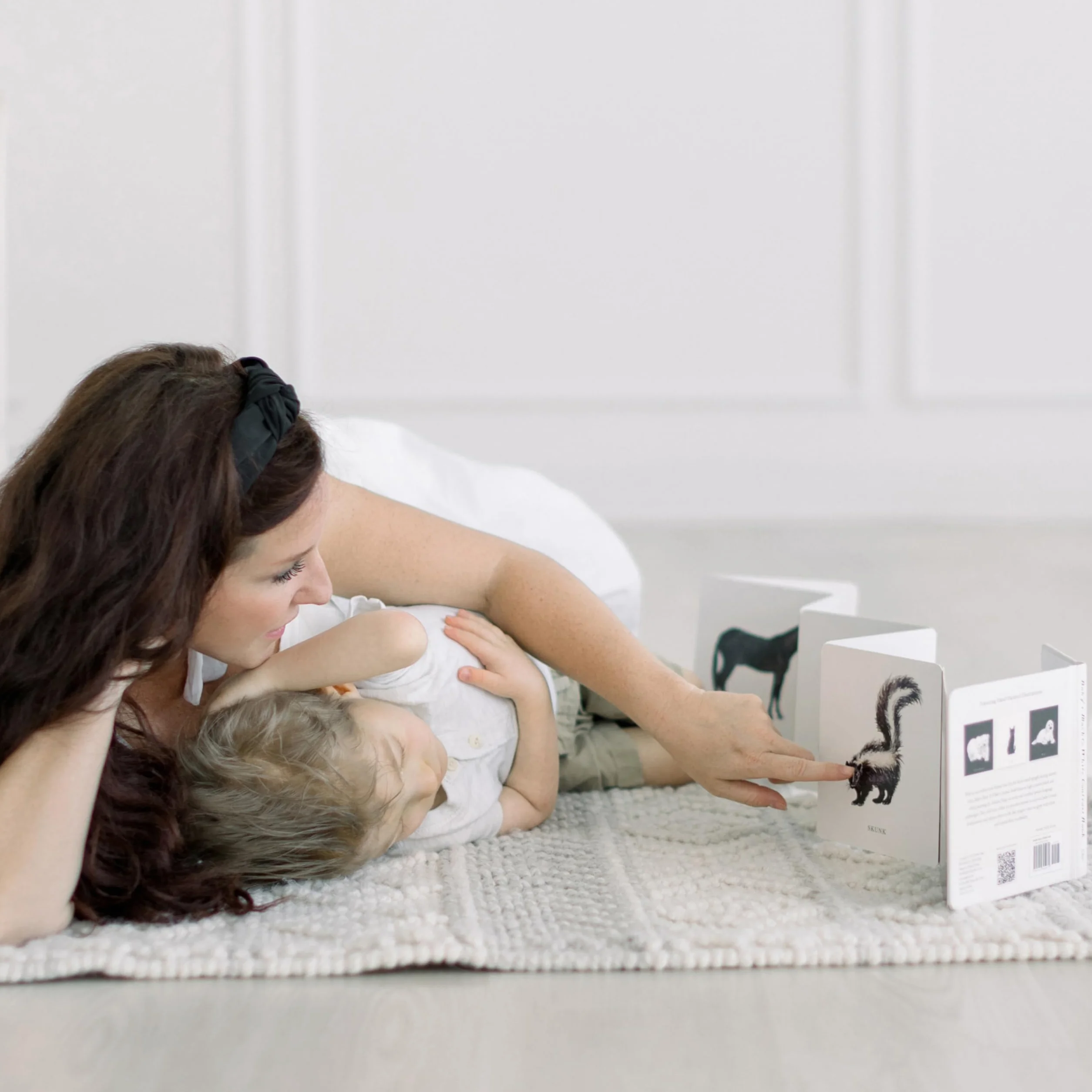 Baby`s Tummy Time Book Box Set: A 3-Book Box Set of High-Contrast Art for Visual Stimulation at Tummy Time: 6