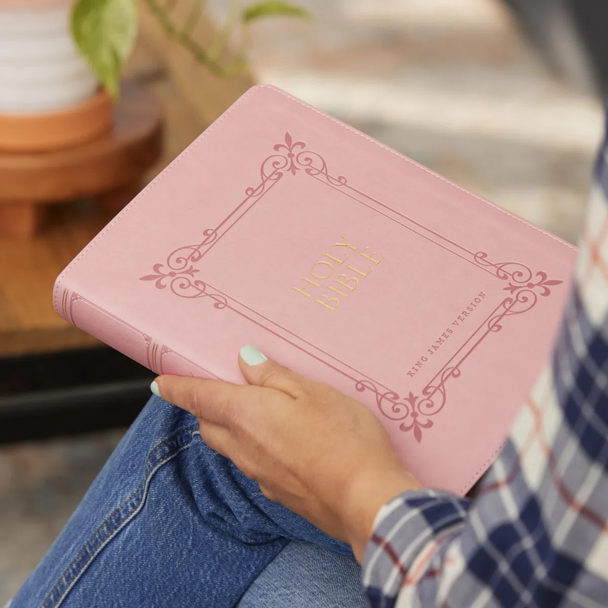 Holy Bible: King James Version, Pink, Leathersoft, Center-Column Reference, Comfort Print, Red Letter